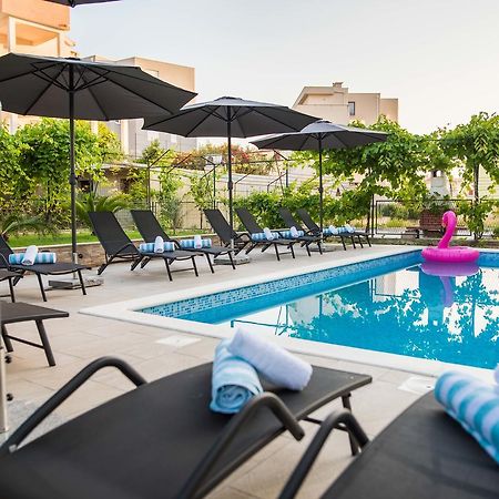 Lct Blue Lions Apartments Podstrana Bagian luar foto