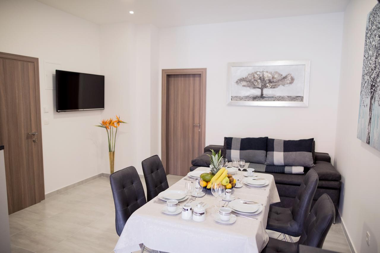Lct Blue Lions Apartments Podstrana Bagian luar foto
