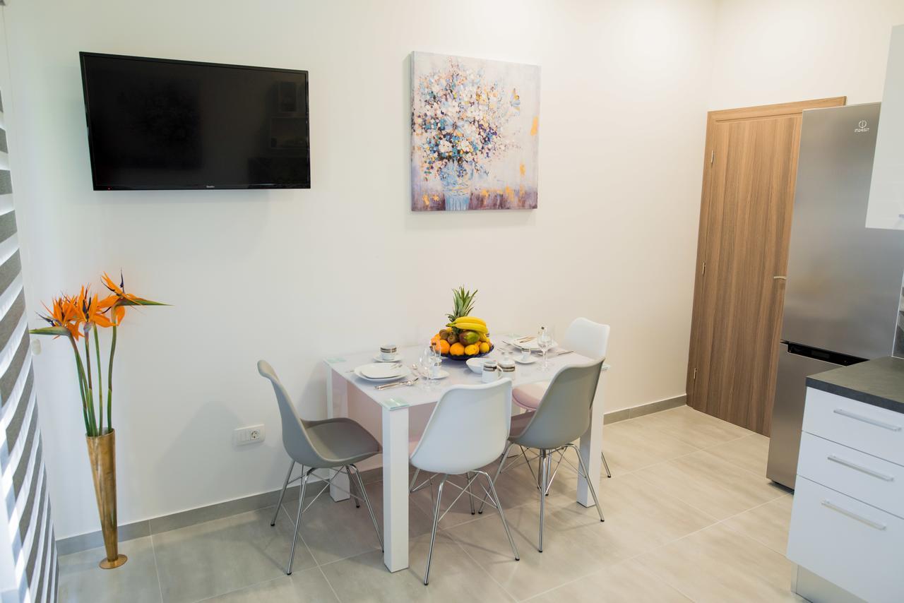 Lct Blue Lions Apartments Podstrana Bagian luar foto