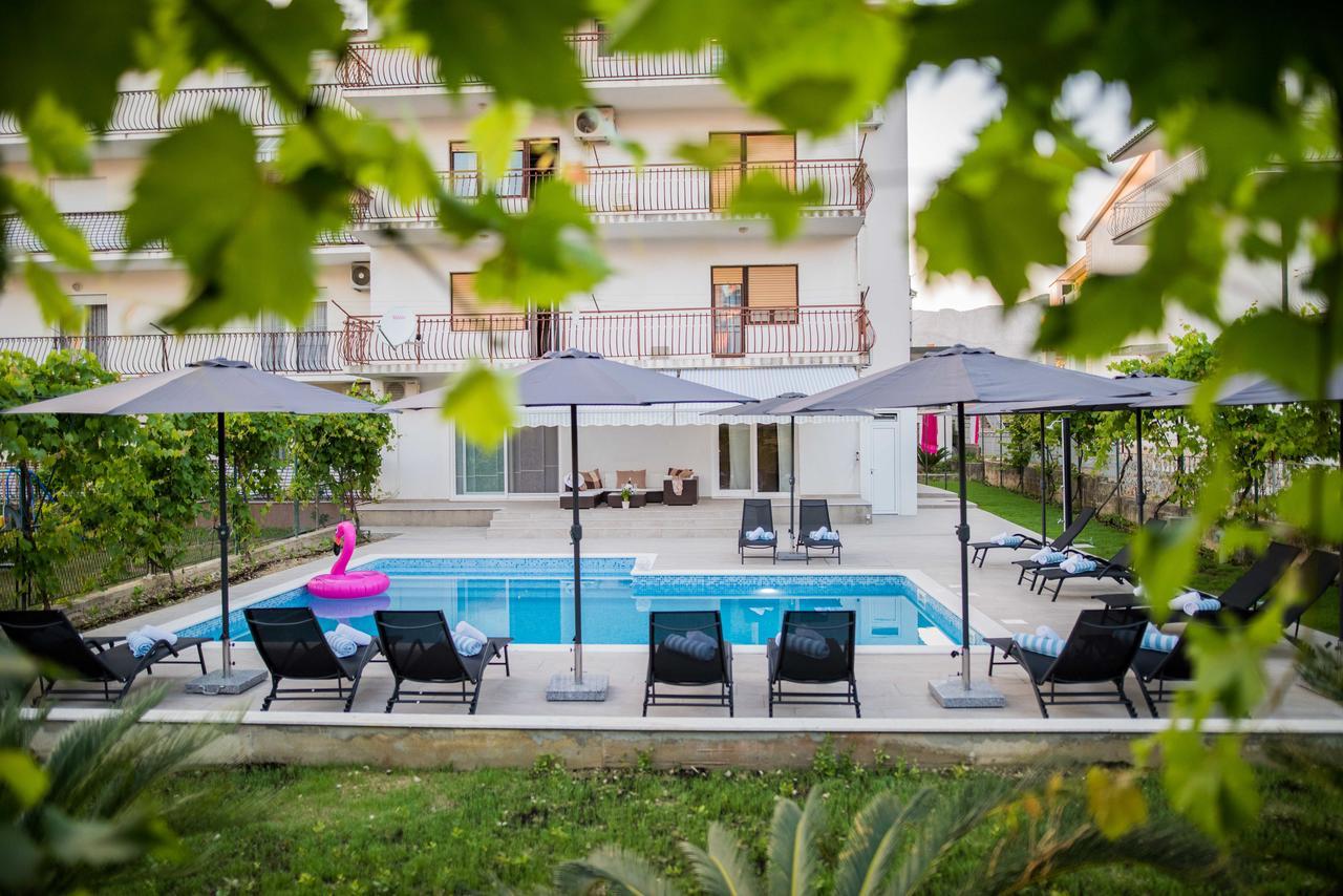 Lct Blue Lions Apartments Podstrana Bagian luar foto