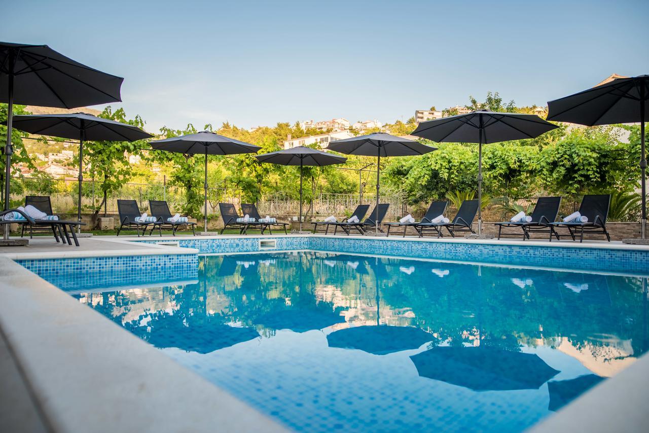 Lct Blue Lions Apartments Podstrana Bagian luar foto