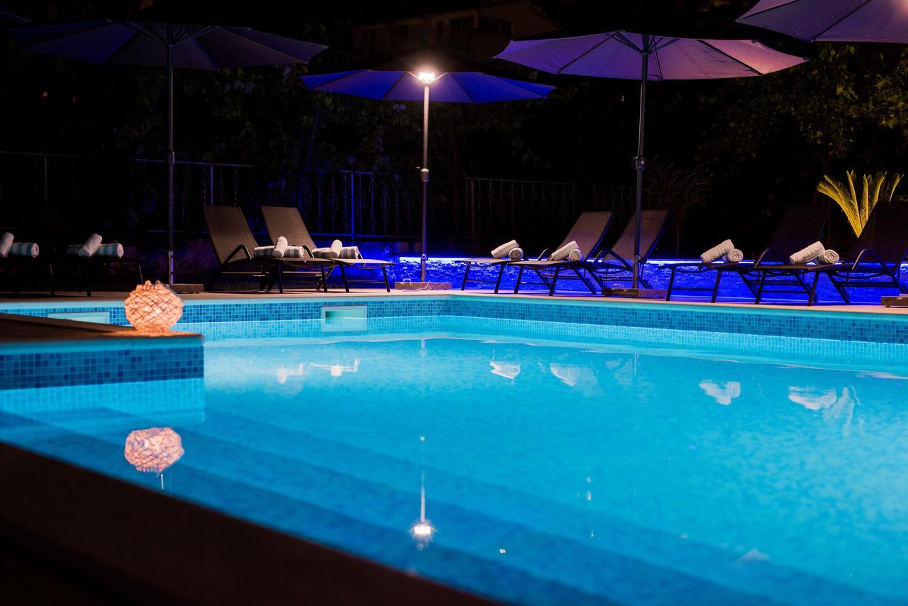 Lct Blue Lions Apartments Podstrana Bagian luar foto