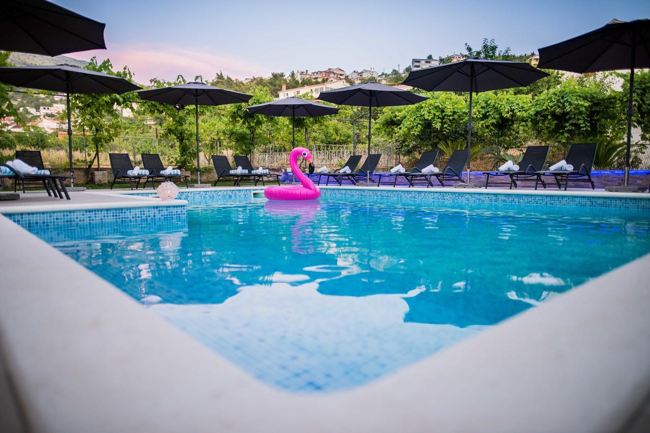 Lct Blue Lions Apartments Podstrana Bagian luar foto
